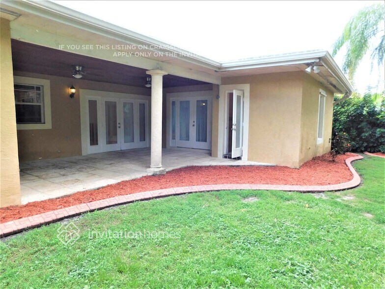 Building Photo - 5620 SW 119th Ave