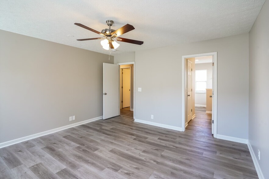 Building Photo - 3106 Creekview Ln