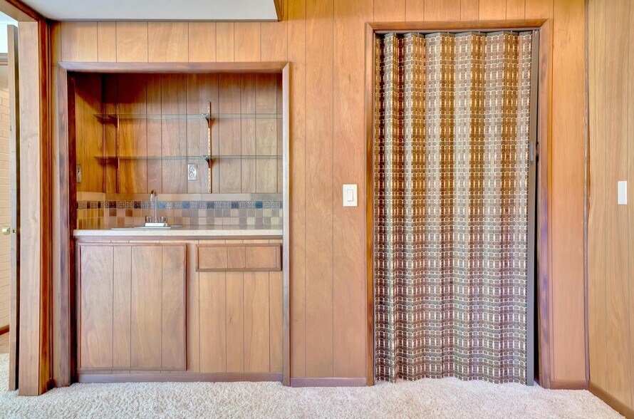 Nonconforming bedroom amenities - 1931 Mapleleaf Ct