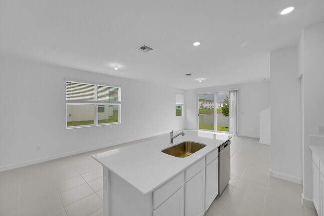 Building Photo - 520 Rivergrass St