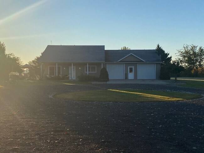 Building Photo - 2450 3B Rd