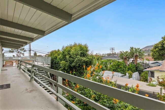 Building Photo - Catalina Apartments