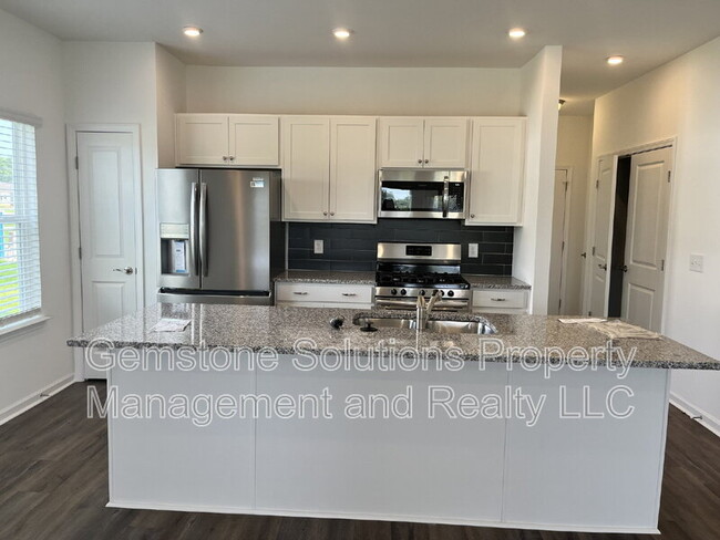 Building Photo - 2213 Zeva Cir