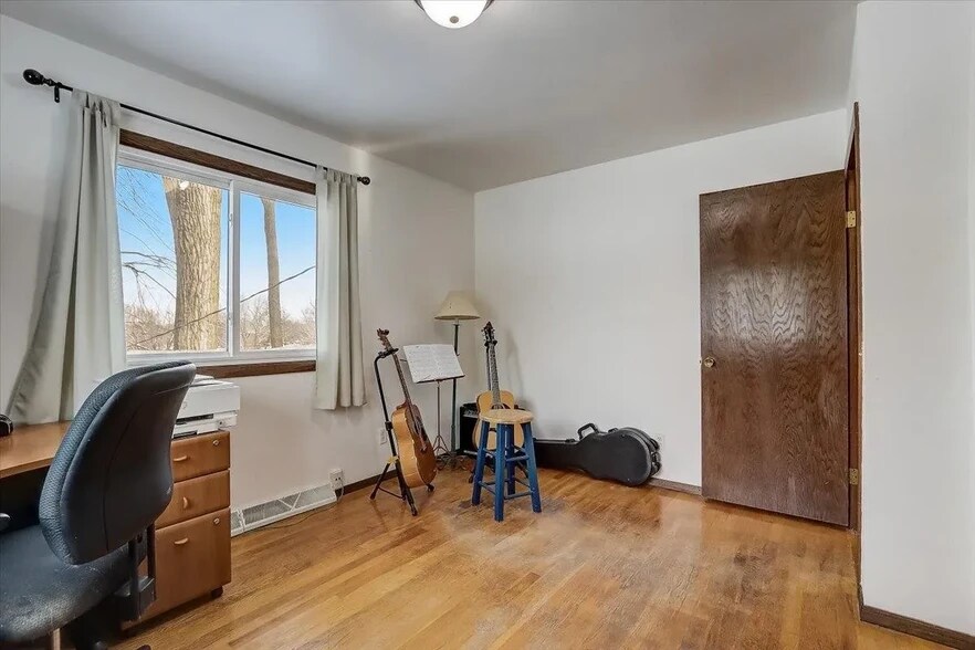 Building Photo - 4906 Academy Dr