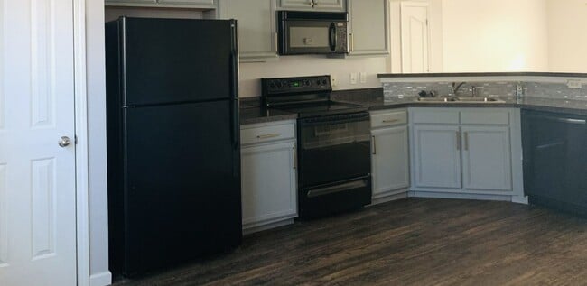 Building Photo - 333 Arapaho Dr