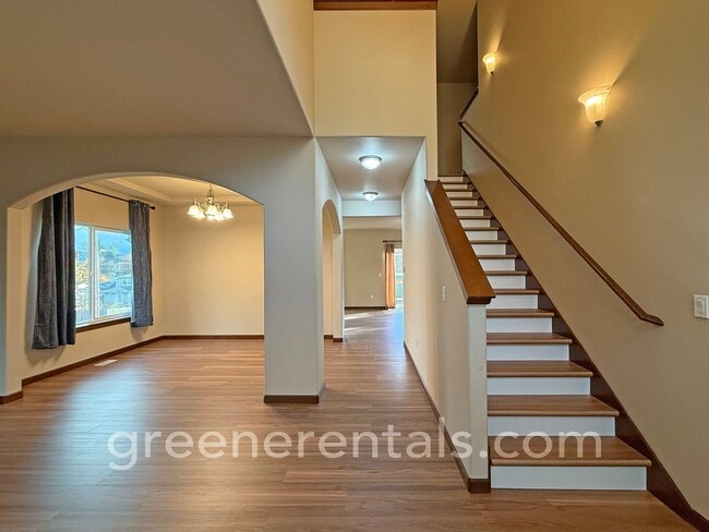 Building Photo - 4BR 2.5BA Home on Tumwater Hill