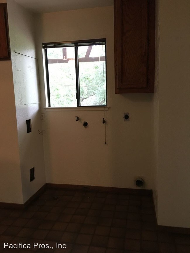 Building Photo - 7521 Kalamazoo Dr