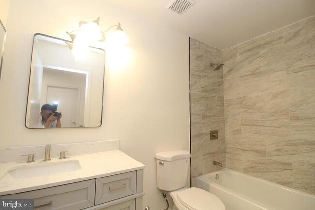 Building Photo - 19 Francis Ct