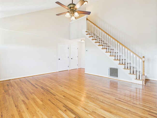 Building Photo - Bright & Spacious 4-Bedroom Home Located i...