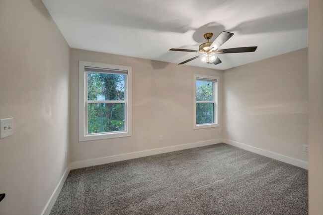 Building Photo - Modern 4 Bedroom/ 3 Bath Home in East Nash...