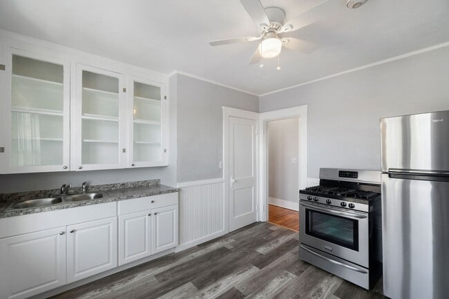 Building Photo - 508 Lonsdale Ave