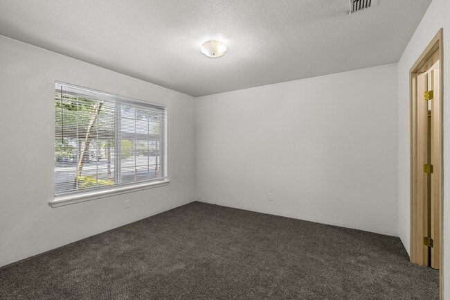 Building Photo - 3040 Sheraton Ct