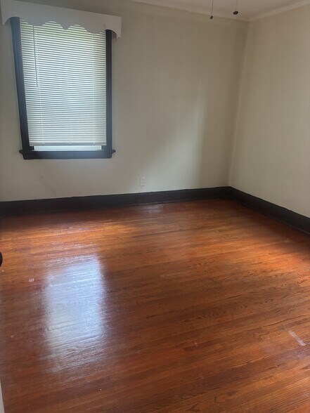 Building Photo - 58 Juergens Ave