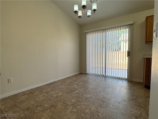 Building Photo - 5934 Gingham St