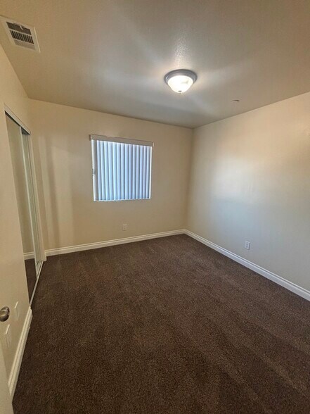 Building Photo - 347 E 118th Pl