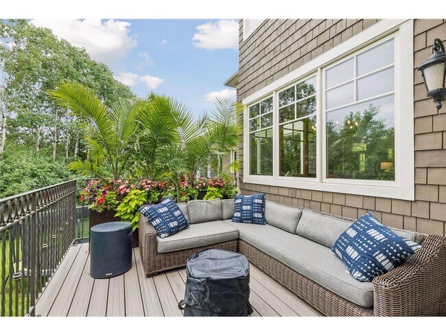 Building Photo - 15700 Portico Dr