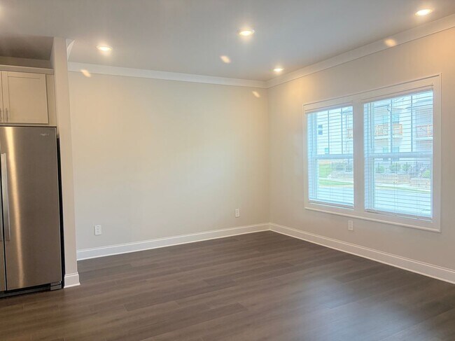 Building Photo - 2756 Devon Vale St