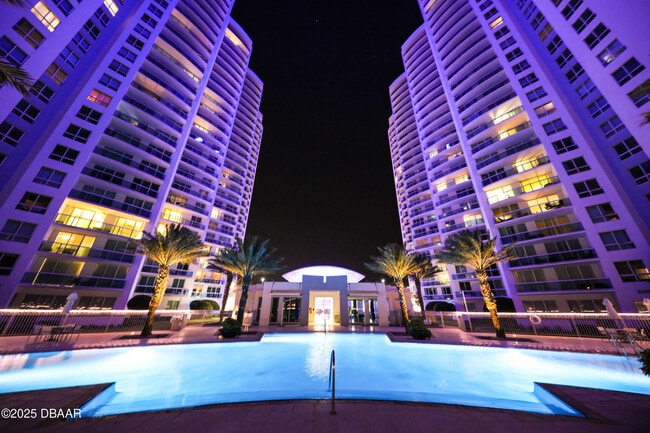 Building Photo - 231 Riverside Dr