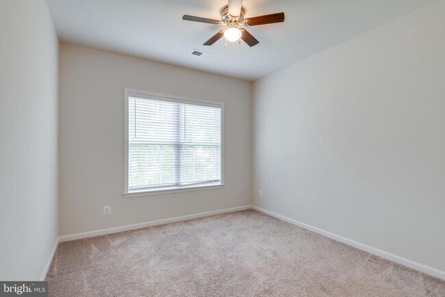 Building Photo - 41256 Lenah Point Dr