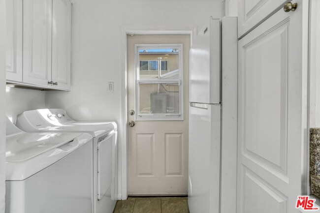 Building Photo - 10226 Regent St