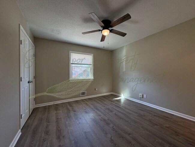 Building Photo - TOWNHOUSE IN BLUE SPRINGS!!!