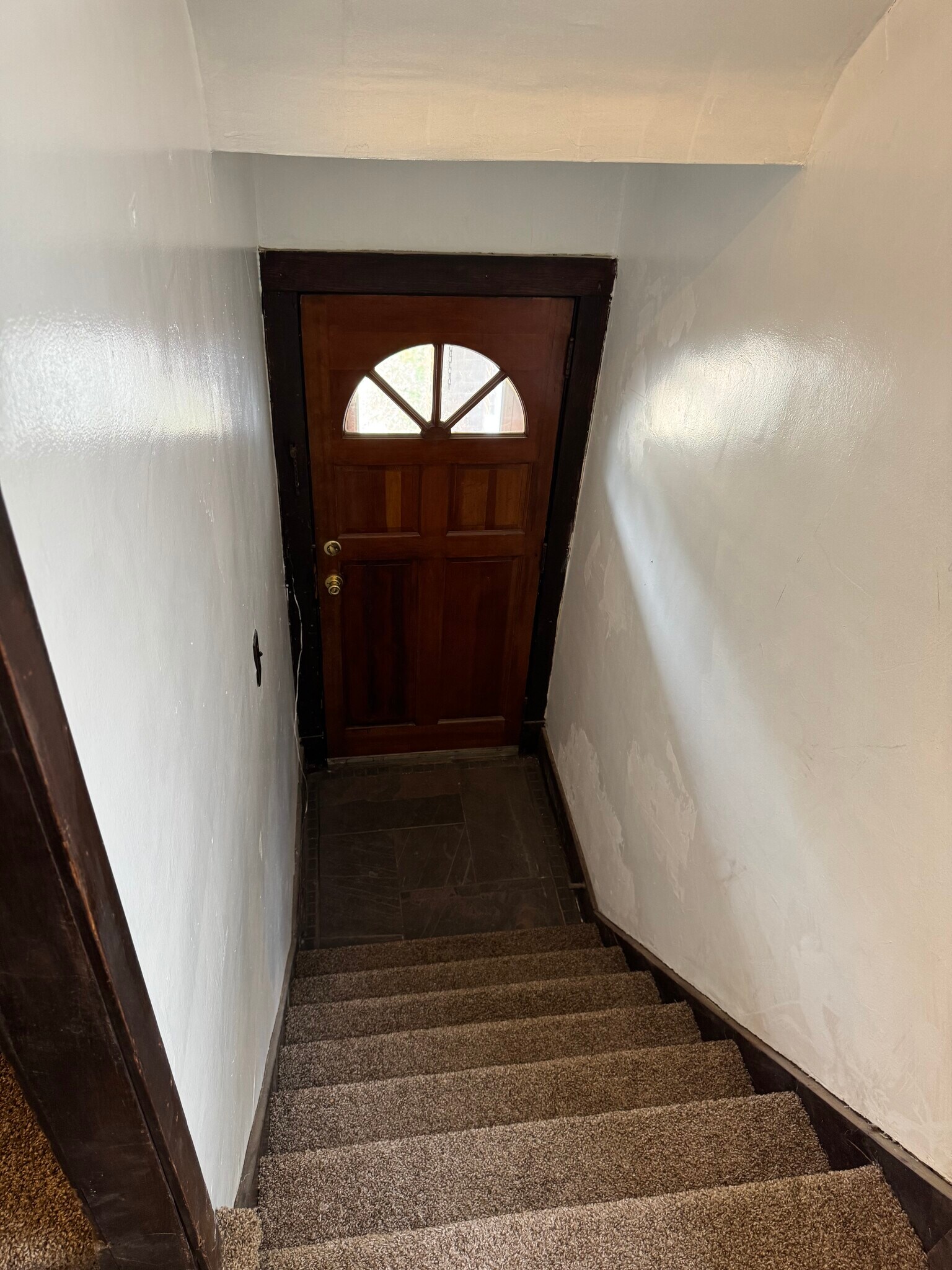 Front Door Foyer - 1413 Beech St
