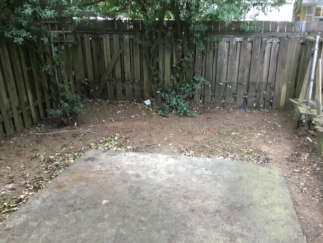 Building Photo - 739000