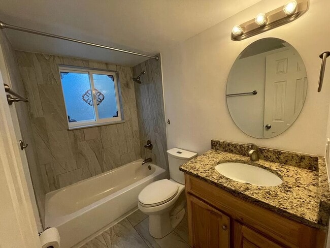 Building Photo - 18208 W 3rd Pl, Apt 1