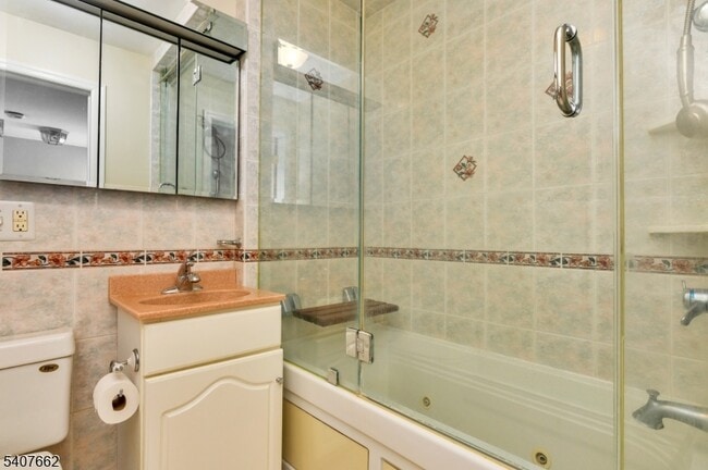 Building Photo - 32 Washburn Pl