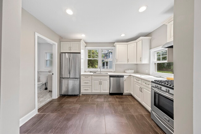 Building Photo - 56 E Madison Ave