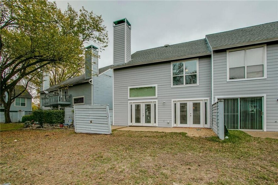 Back view - 631 Cimarron Trl