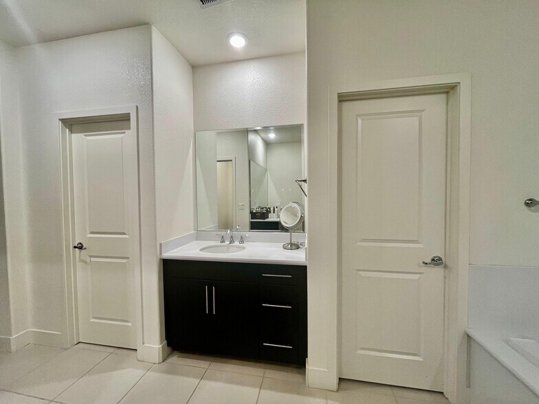 Building Photo - 2617 Alliston Loop