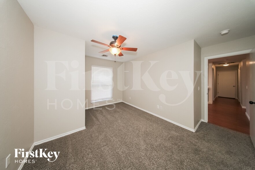 Building Photo - 12533 Youngs Pl