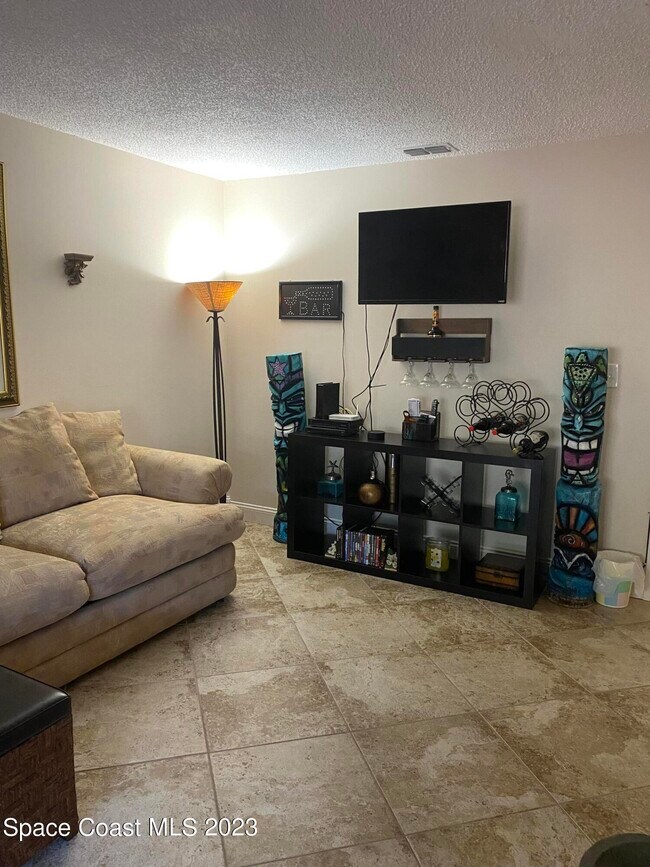 Building Photo - 8056 Sunset Ct