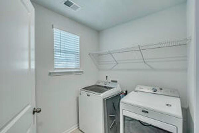 Building Photo - Tanner Plantation 3 story 6 Bedroom and 4....
