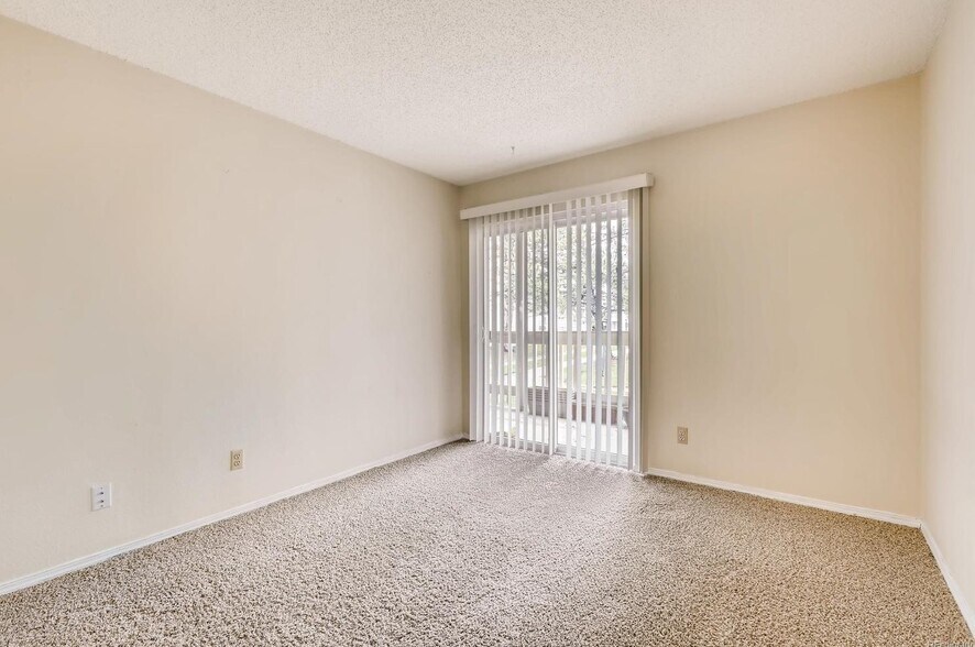 Building Photo - 8225 Fairmount Dr