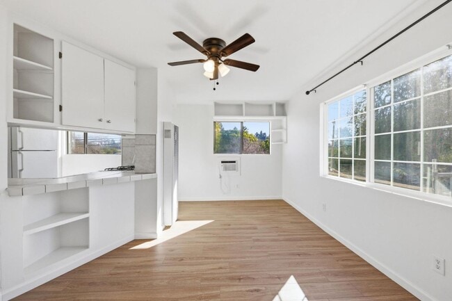 Building Photo - 614 Redwood Ave