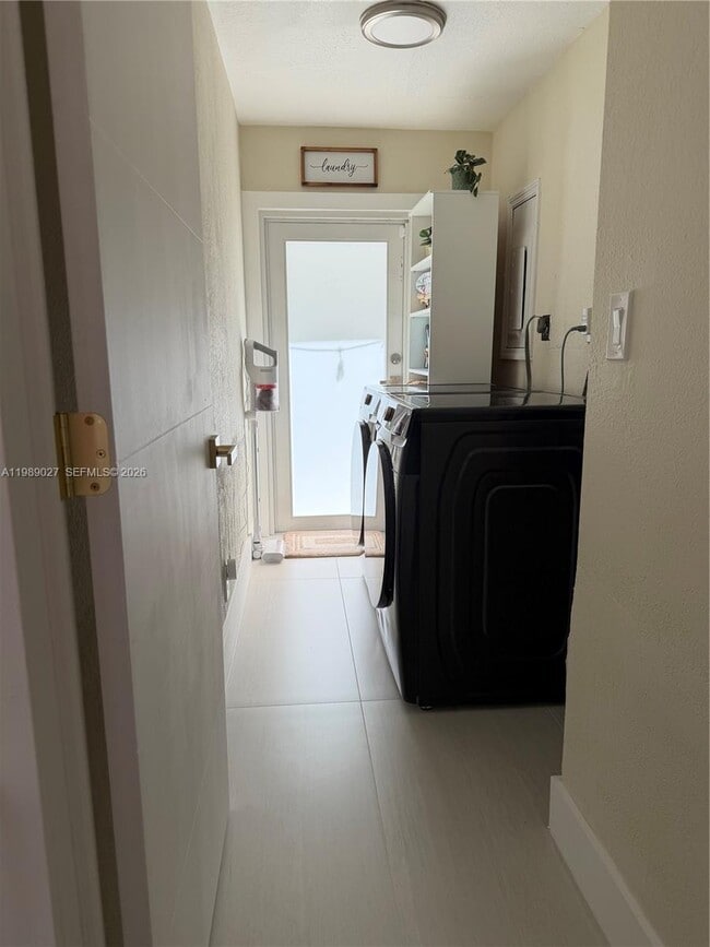 Building Photo - 10030 W Guava St