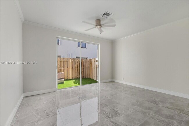 Building Photo - 810 NE 212th Terrace