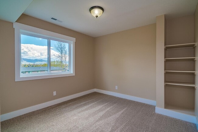 Building Photo - 7140 Buckhorn Ln