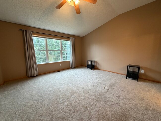 Building Photo - 11007 Oak Grv Cir