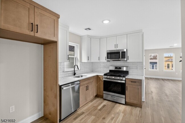 Building Photo - 455 Fulton St