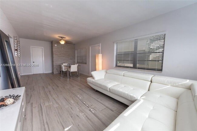Building Photo - 7845 NE Bayshore Ct
