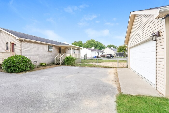 Building Photo - 406 Highland Dr