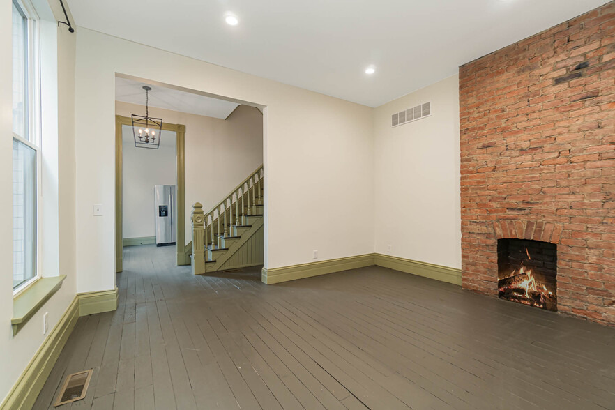 Building Photo - 1563 Holman St