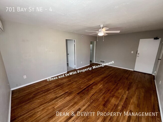 Building Photo - 701 Bay St NE