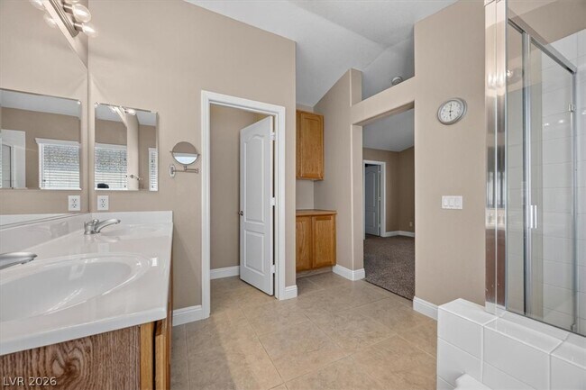 Building Photo - 11223 Dahlia Grove St