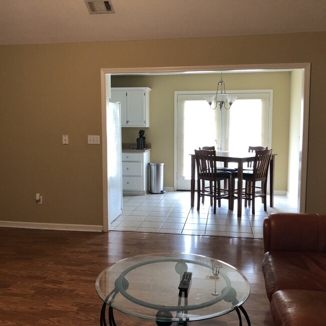 Building Photo - 112 Eagle Pt Lp