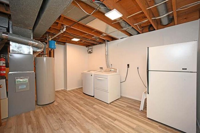 Building Photo - 1209 Oriole Ct