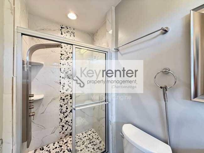 Building Photo - 7813 Holiday Hills Cir